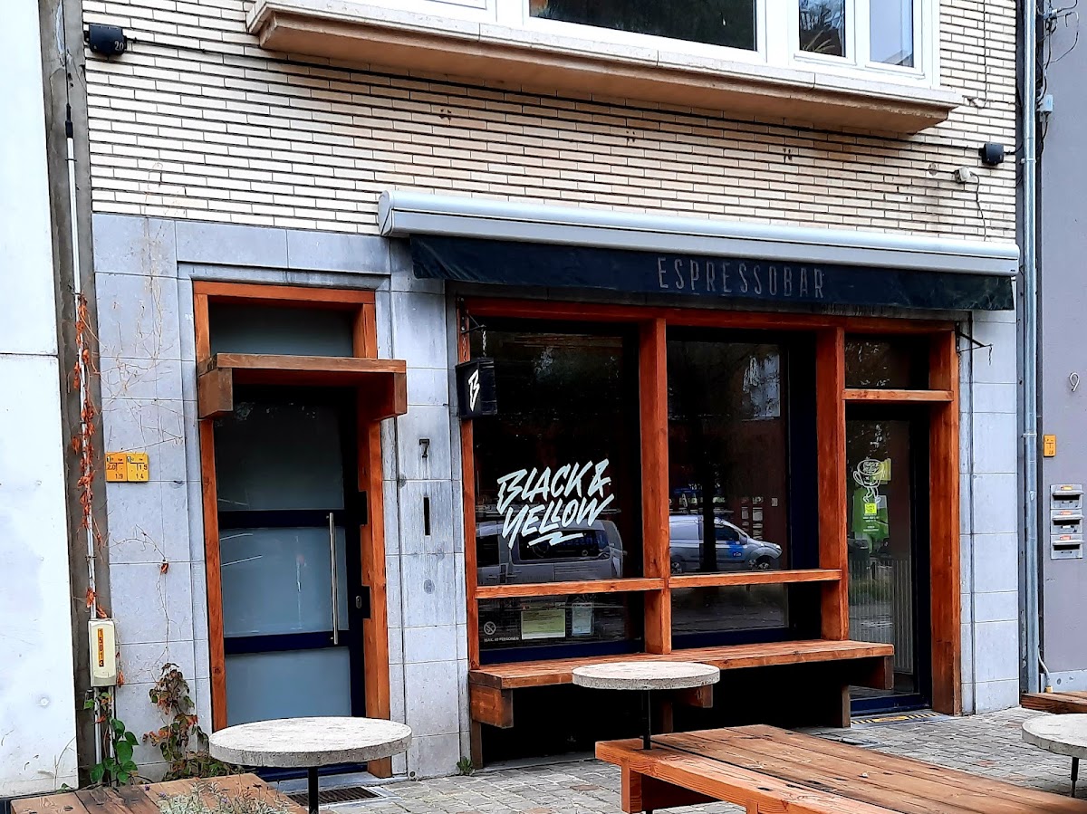 Black & Yellow Coffee Bar